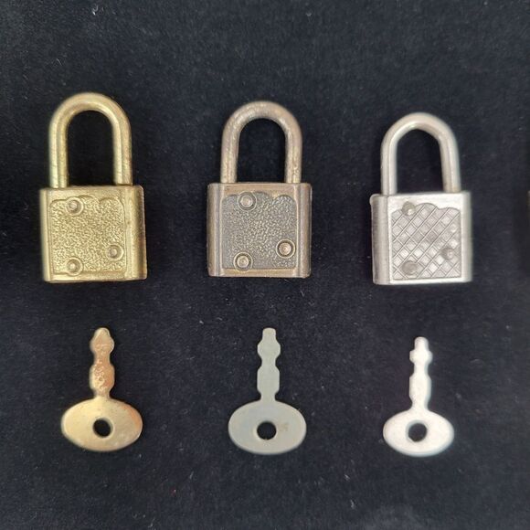 Vintage Gold and Silver Mini Padlocks with Keys Perfect For Purse Charms - Picture 5 of 7